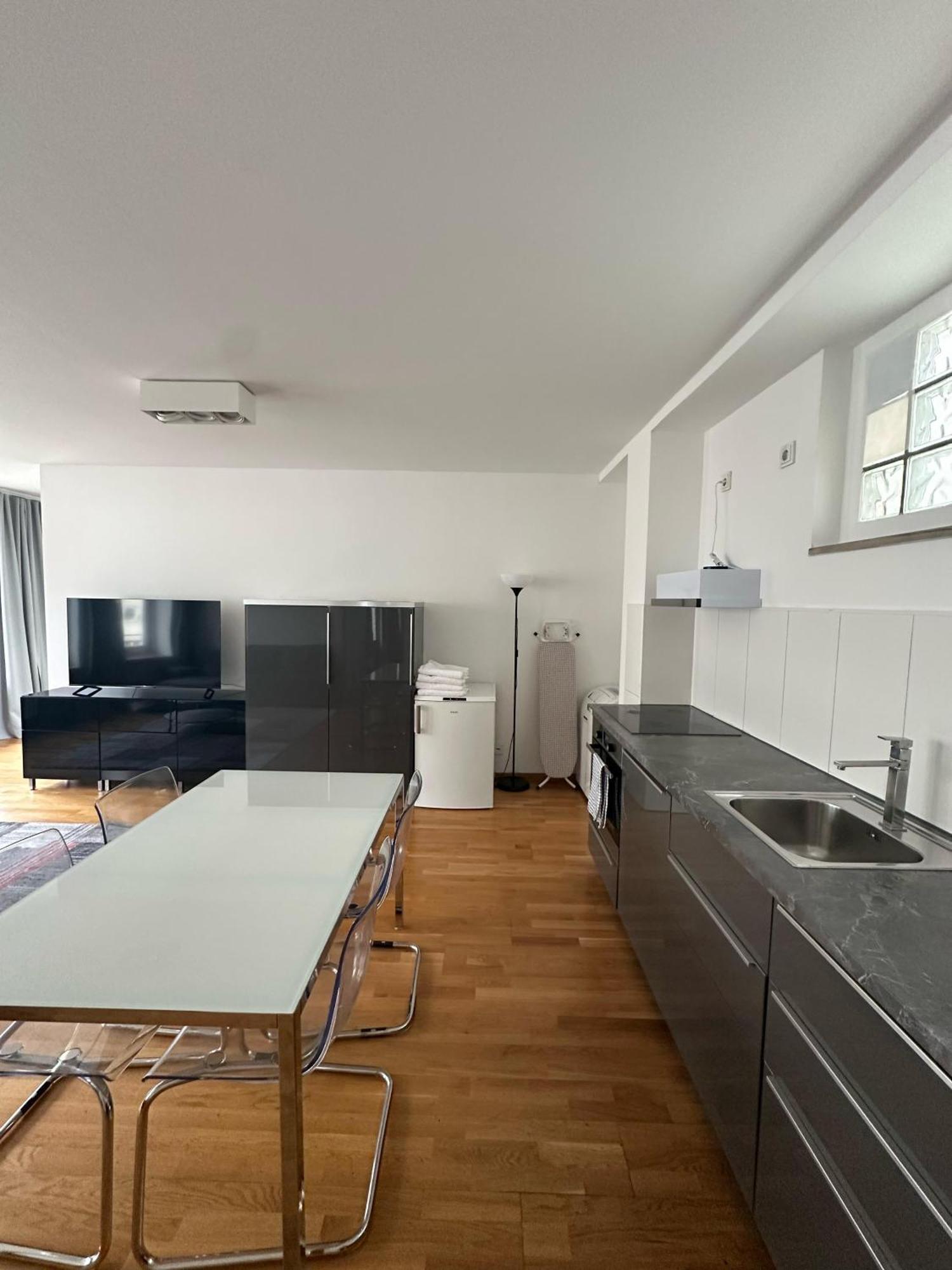 Al Nafurah Apartments Мюнхен Екстериор снимка