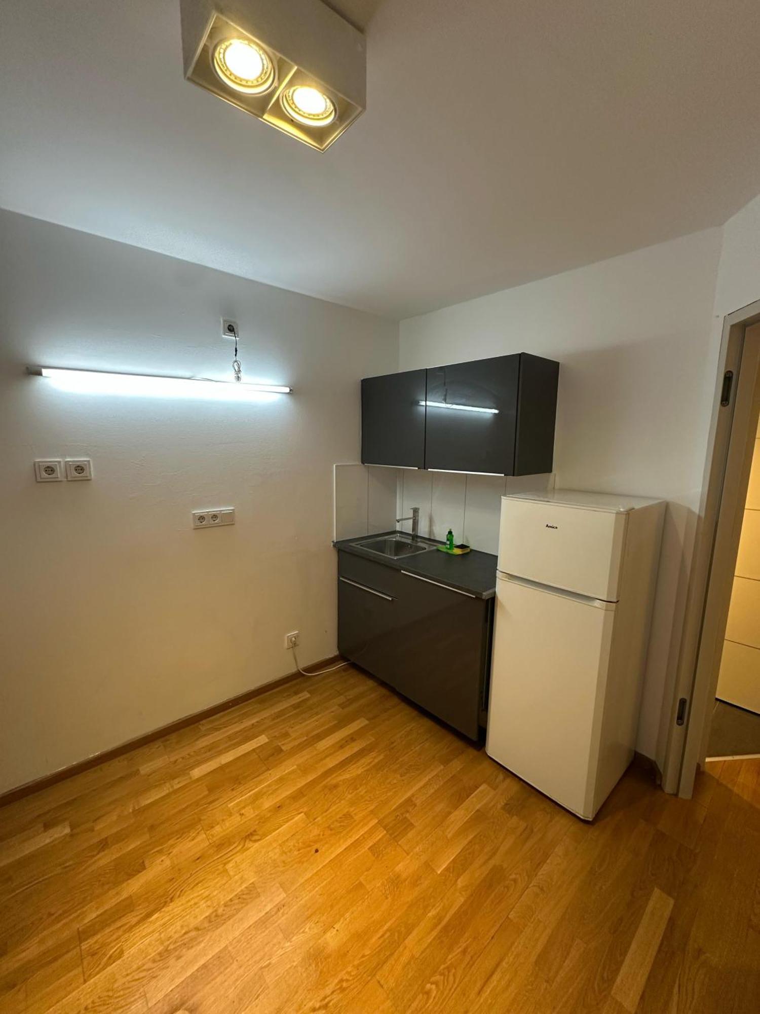 Al Nafurah Apartments Мюнхен Екстериор снимка