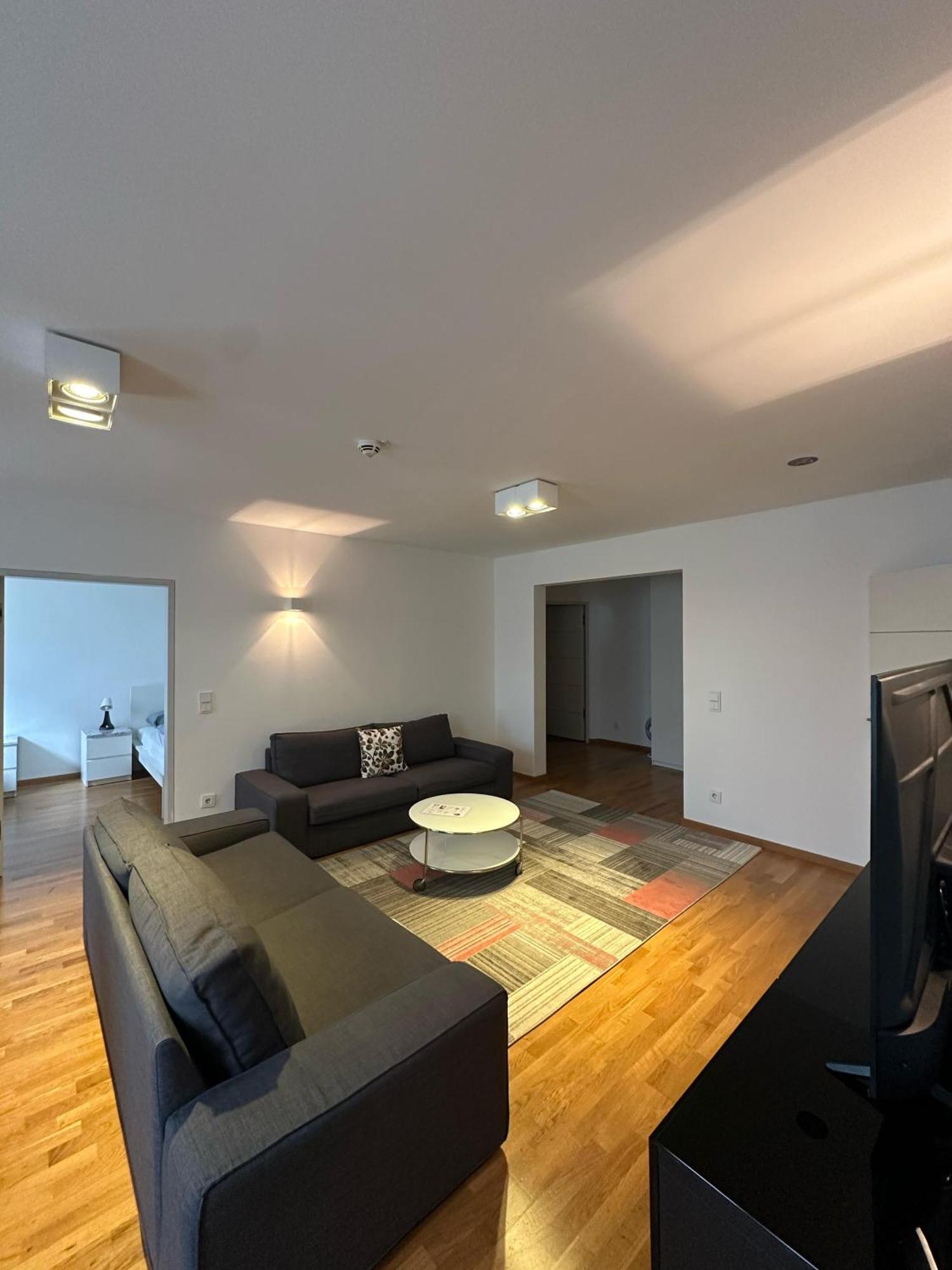 Al Nafurah Apartments Мюнхен Екстериор снимка