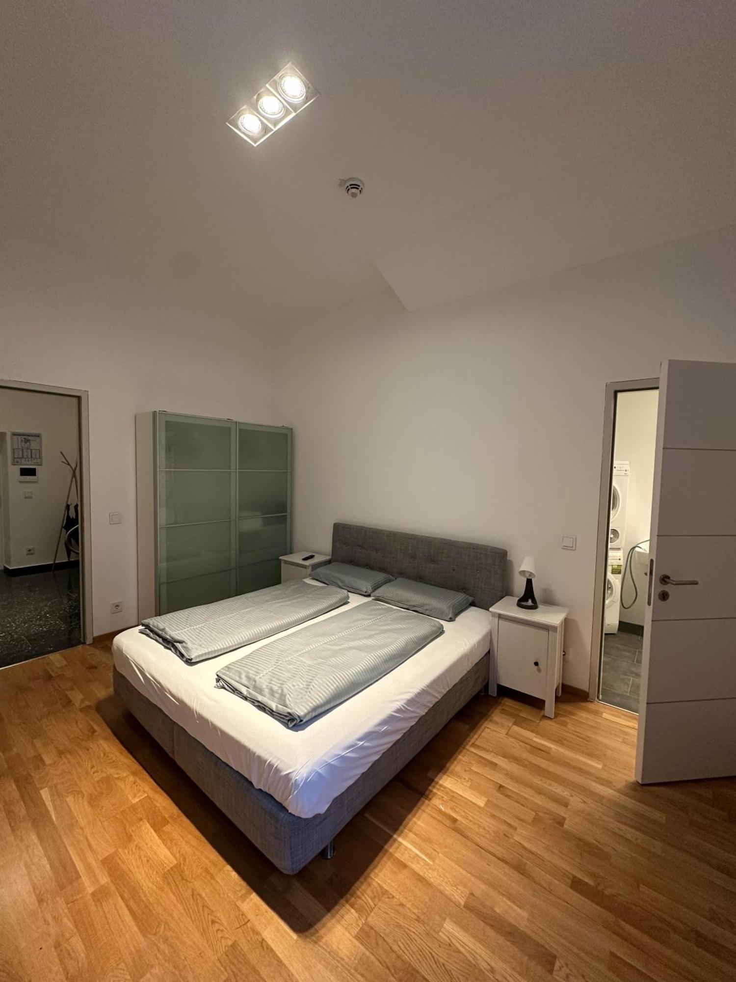 Al Nafurah Apartments Мюнхен Екстериор снимка